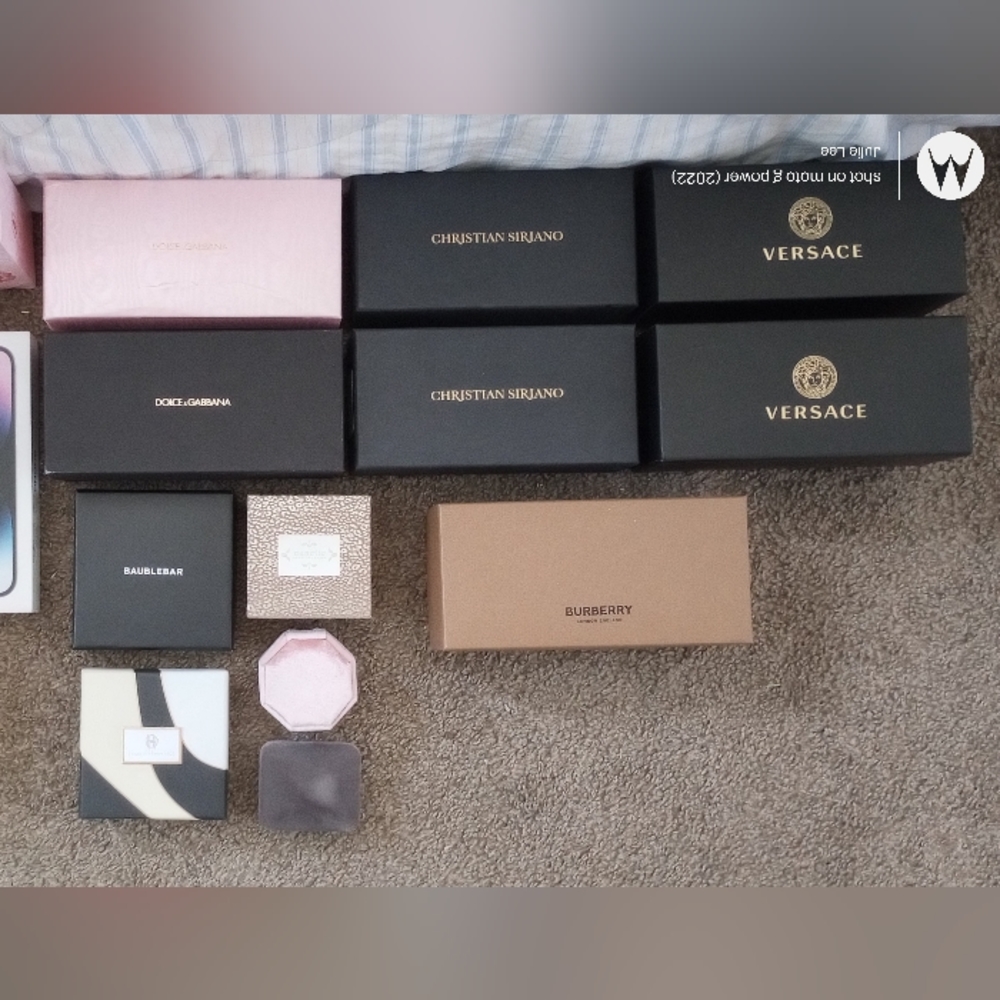 Empty boxes - Picture 4 of 6